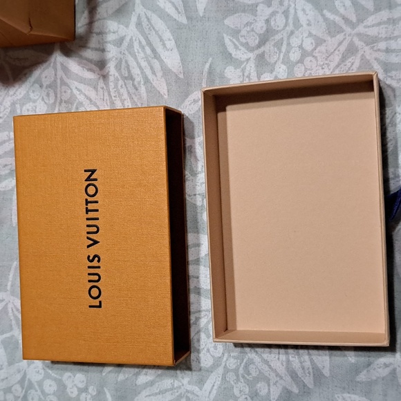 Louis Vuitton box &  small bag - Picture 7 of 11